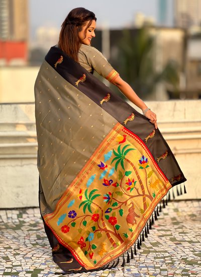 
                            Graceful Brown Silk Classic Saree
