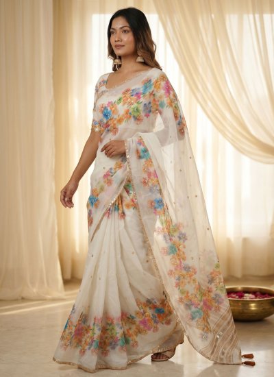 
                            Gratifying Silk Print Classic Saree