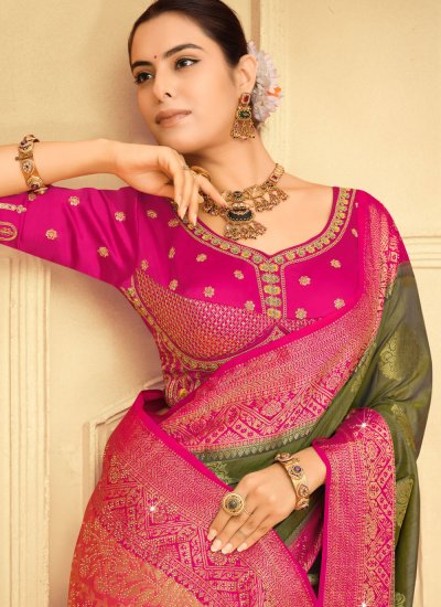 
                            Green Embroidered Contemporary Saree