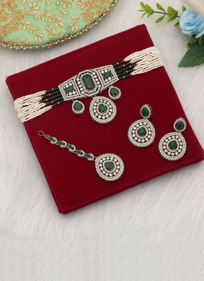 
                            Green Festival Necklace Set