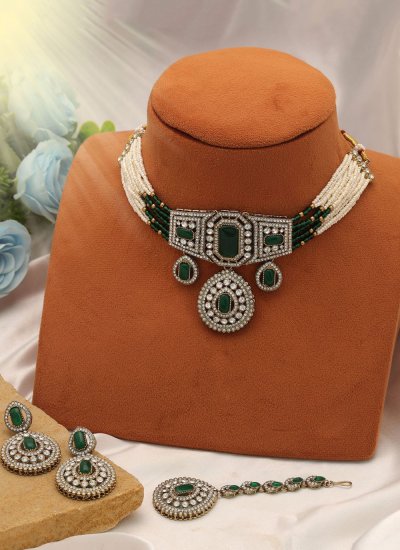 Green Festival Necklace Set
