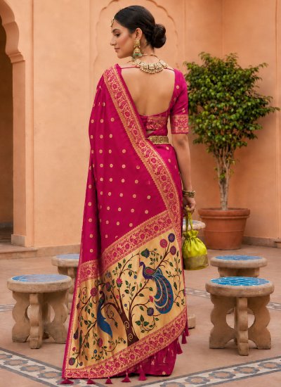 
                            Gripping Meenakari Trendy Saree