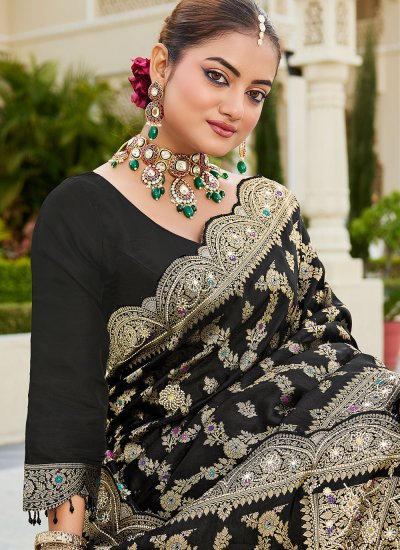 
                            Groovy Trendy Saree For Wedding