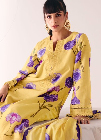 
                            Honourable Pakistani Salwar Kameez For Festival