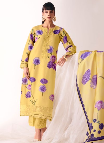Honourable Pakistani Salwar Kameez For Festival