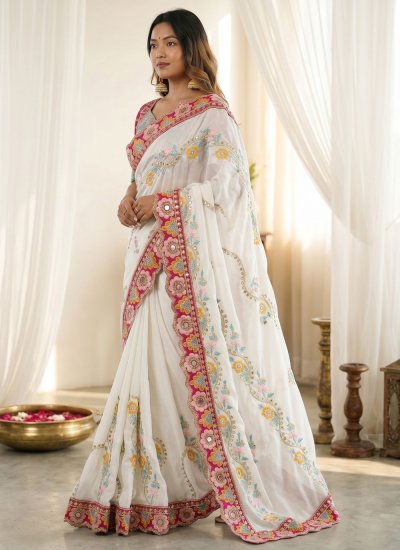 
                            Hypnotizing Silk White Classic Saree