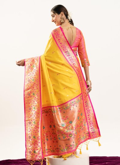 
                            Impeccable Weaving Ceremonial Classic Saree