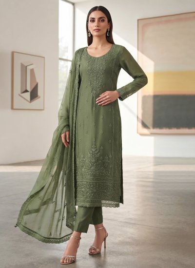 Impressive Salwar Suit For Festival