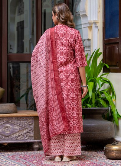 
                            Invigorating Blended Cotton Salwar Kameez