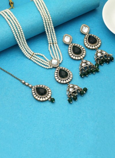 
                            Necklace Set Moti in Green Colour