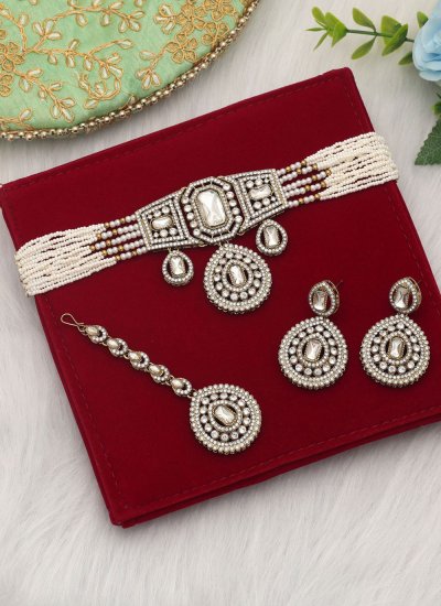 
                            Necklace Set Stone Work in White