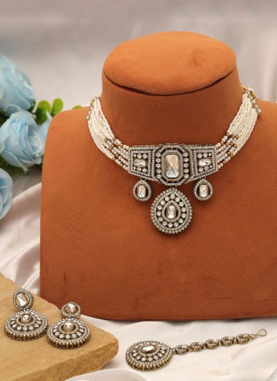 Necklace Set Stone Work in White