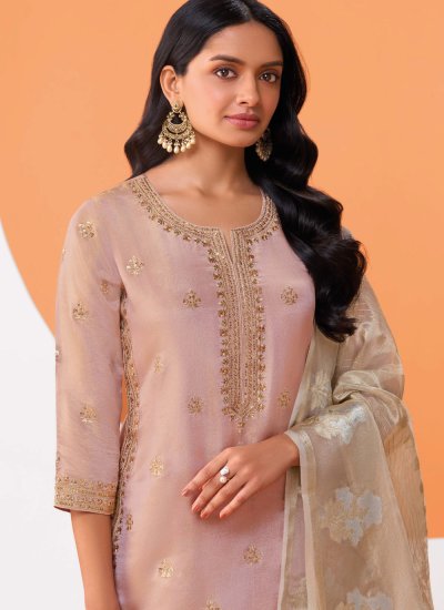
                            Preferable Pink Pant Style Suit