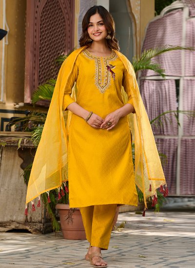 Prominent Viscose Embroidered Salwar Kameez