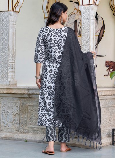 
                            Radiant Floral Print Blended Cotton Salwar Kameez