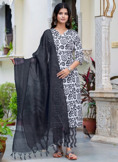Radiant Floral Print Blended Cotton Salwar Kameez