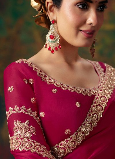 
                            Renowned Rani Border Trendy Saree