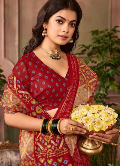 
                            Silk Printed Maroon Classic Saree
