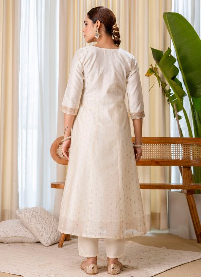
                            Staggering Silk Blend Embroidered Cream Salwar Suit