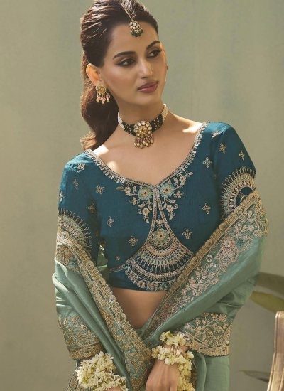 
                            Striking Border Trendy Saree