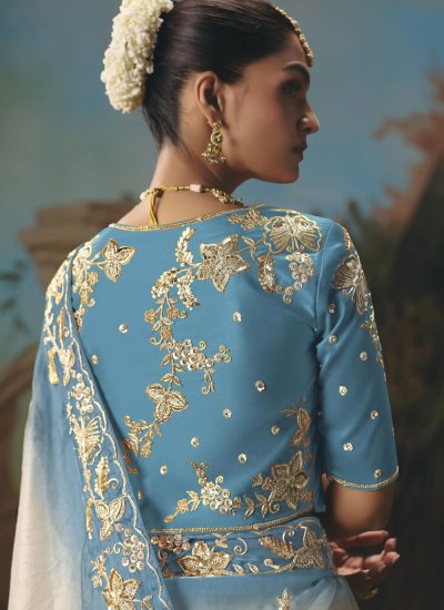 
                            Stupendous Thread Work Ceremonial Traditional Saree
