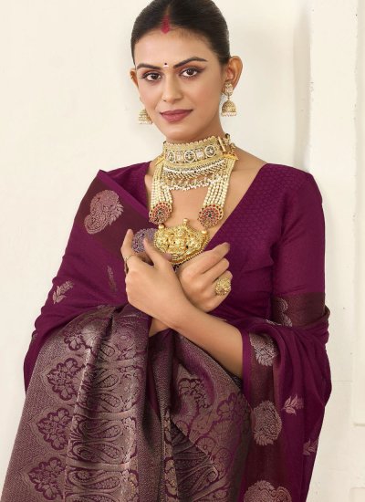 
                            Tempting Silk Woven Purple Traditional Saree