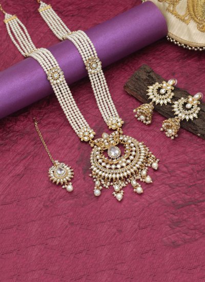 
                            White Ceremonial Necklace Set