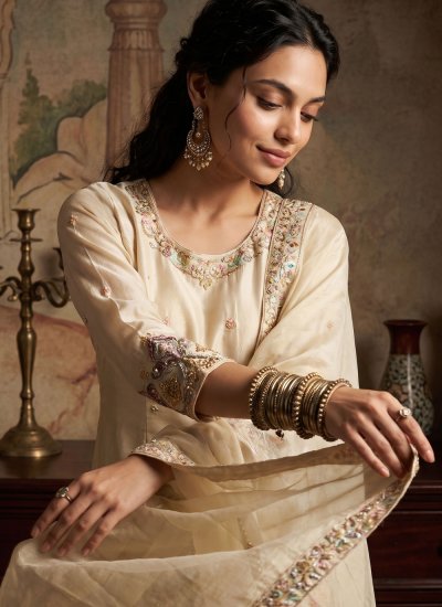 
                            Winsome Viscose Salwar Kameez